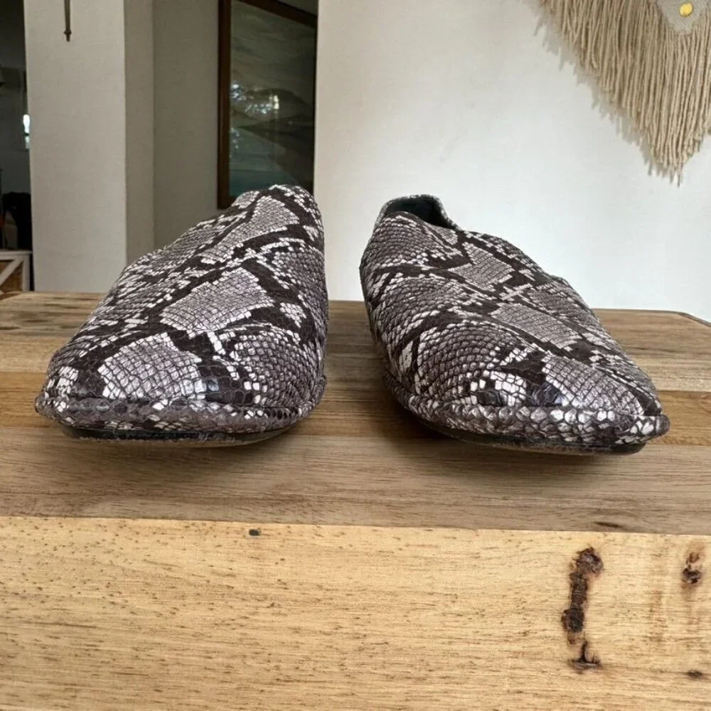 Vince Paz Venetian Grey Cream Genuine Snake Skin Leather Flat Loafers Size 8.5
